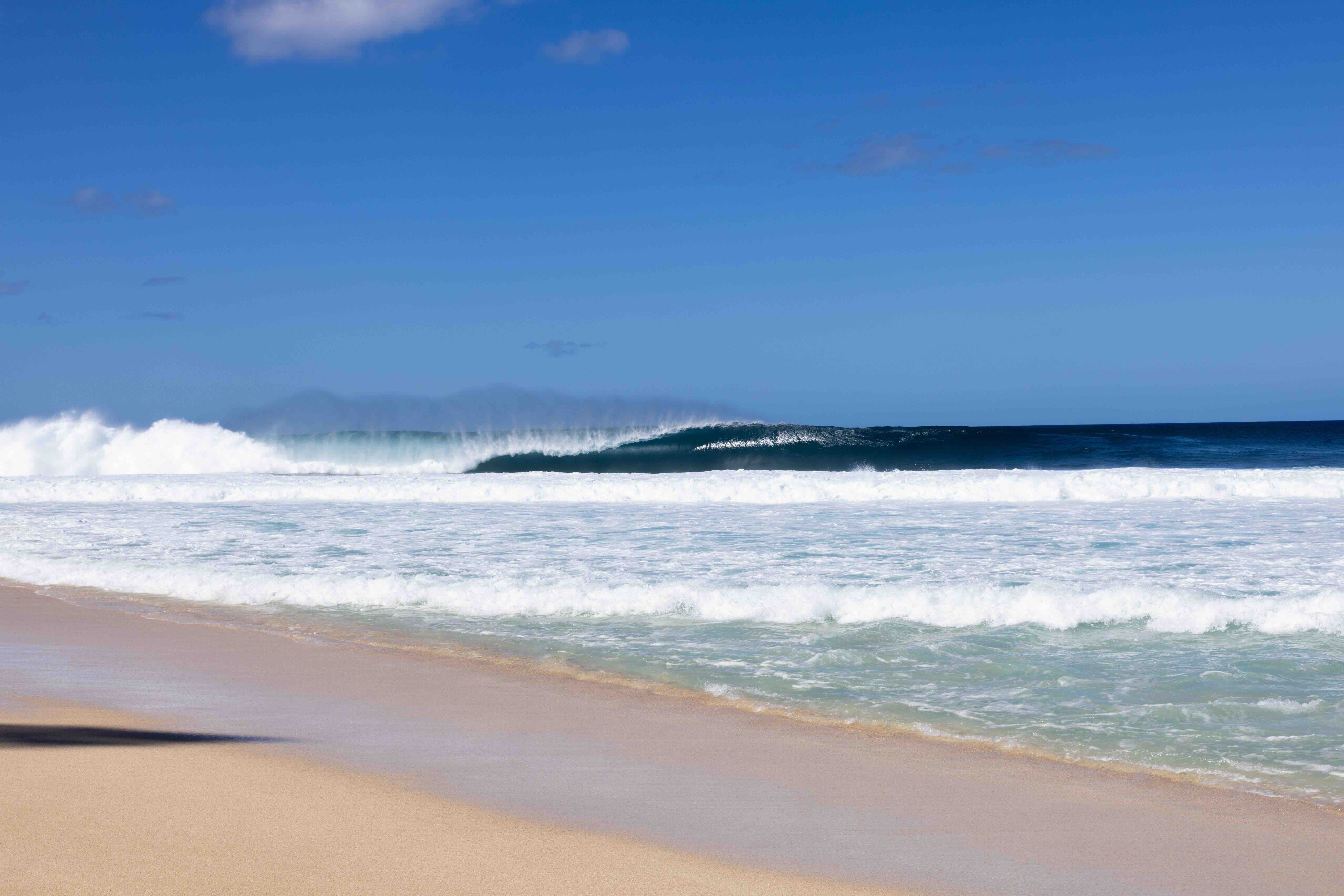 Pipeline empty wave surf photography Hawaii Oahu North Shore perfect barrel
